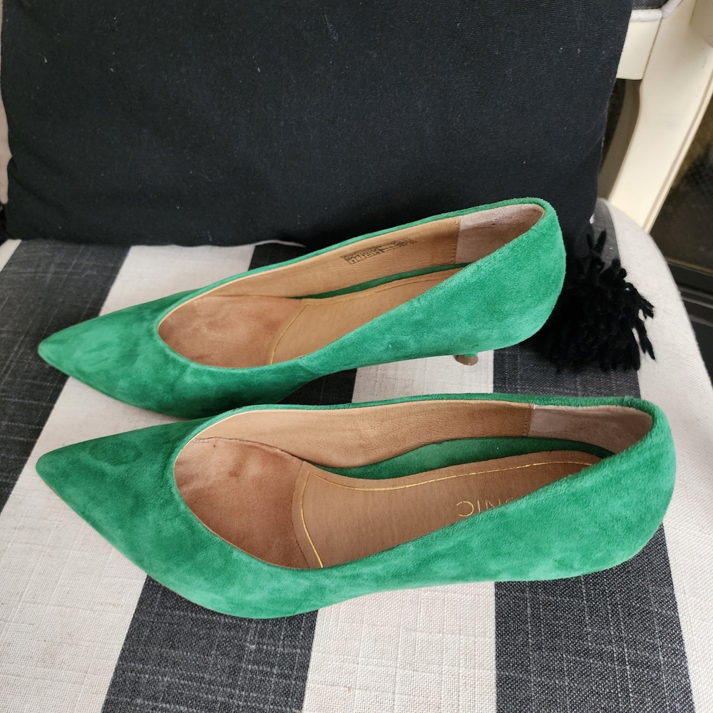 Vionic Green Suede Heels Luxurious Design